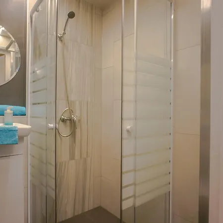 Economy Apartments *
