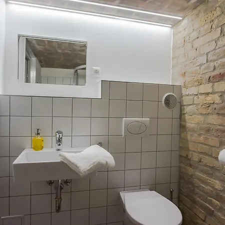 Economy Apartments Апартаменты